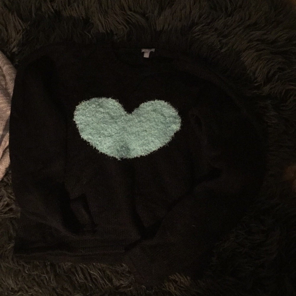 Sweaters - Picture 2 of 5